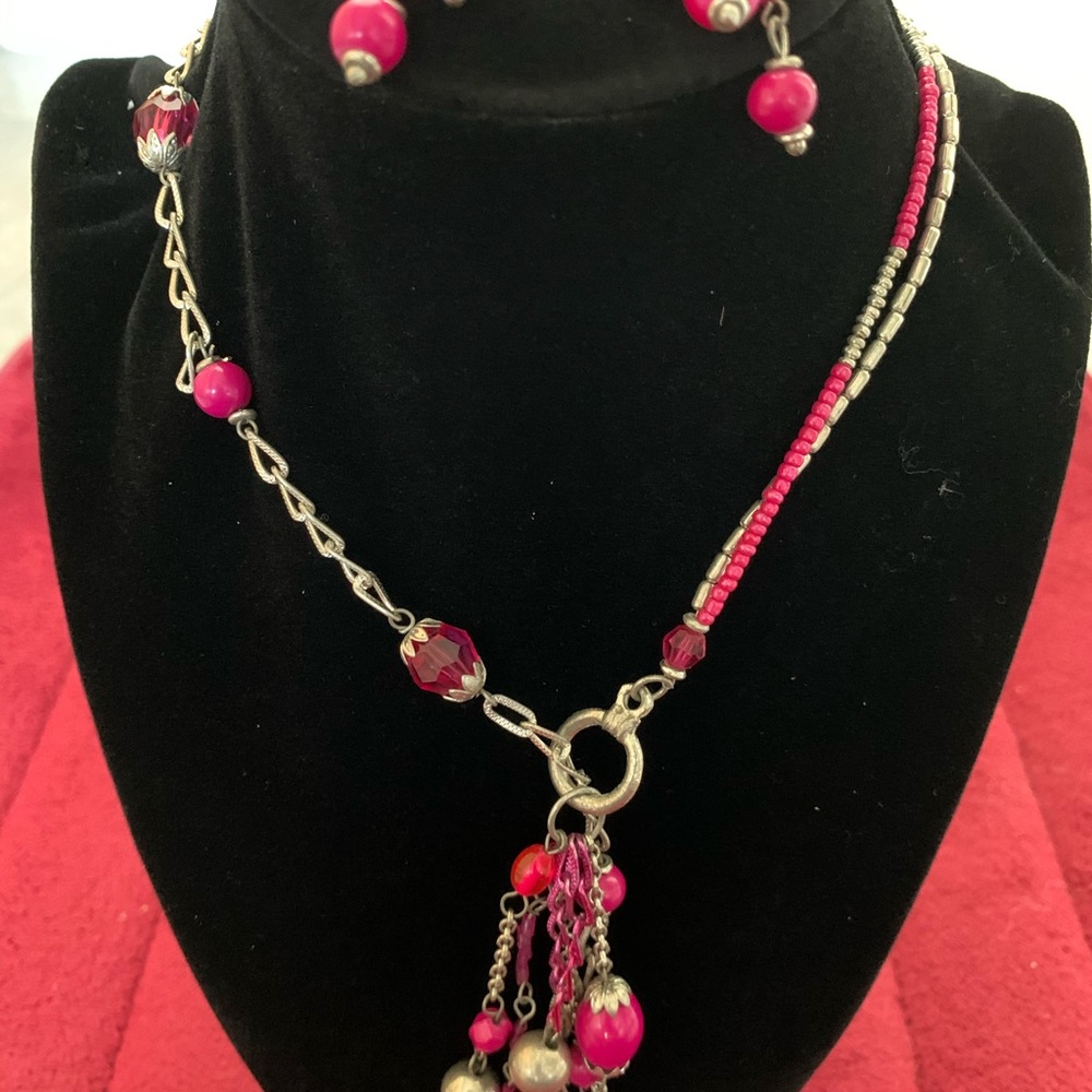 Gorgeous bead necklace and earrings💖
